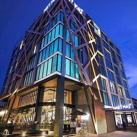 아트 마이 갤러리 님만 호텔 치앙마이  외부 사진 The hotel at night