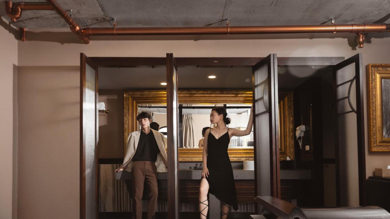 아트 마이 갤러리 님만 호텔 치앙마이  외부 사진 The 2019 production of The Seagull at the National Theatre of Korea