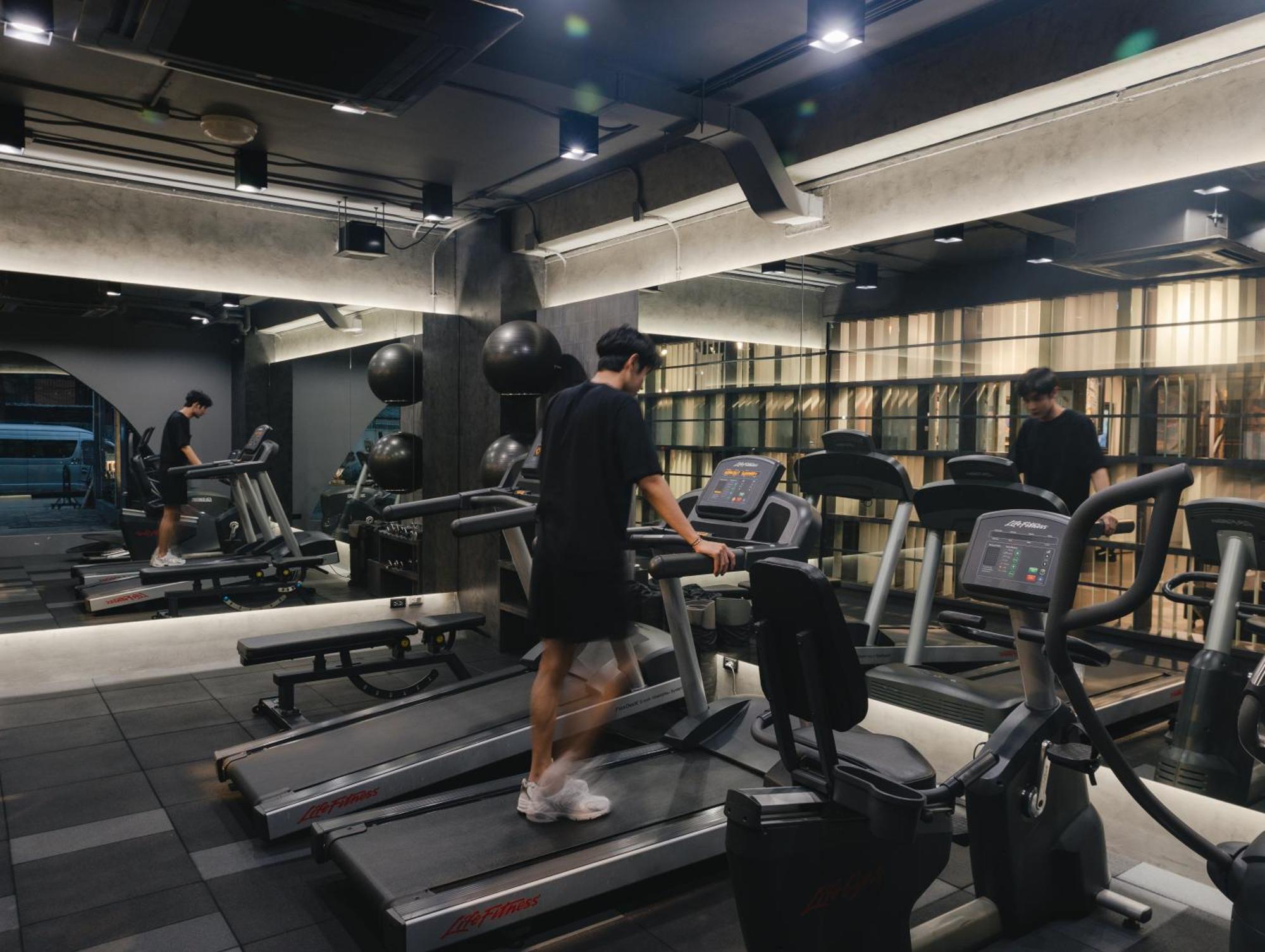 아트 마이 갤러리 님만 호텔 치앙마이  외부 사진 A treadmill in a gym