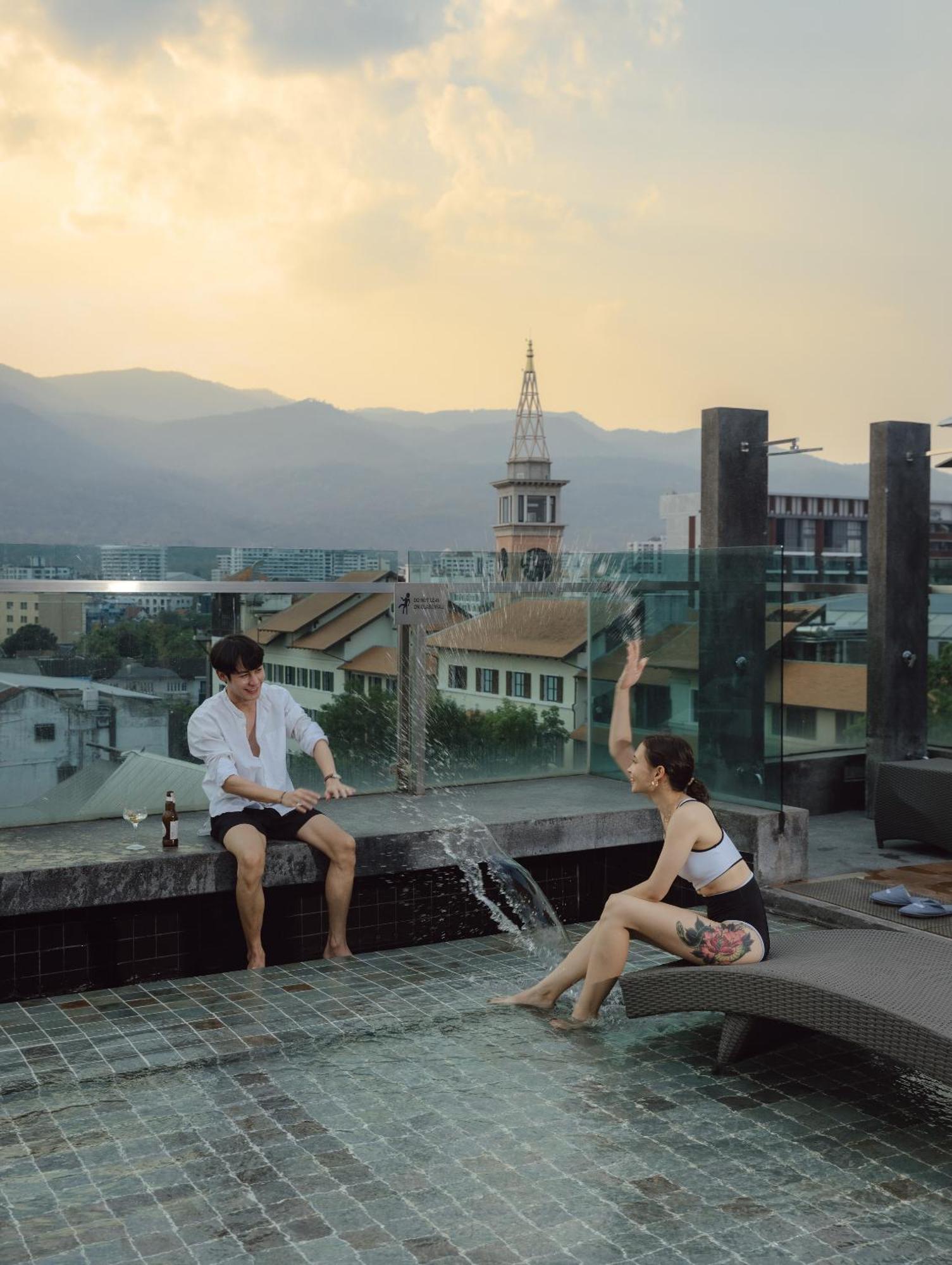아트 마이 갤러리 님만 호텔 치앙마이  외부 사진 Rooftop fountain in the hotel