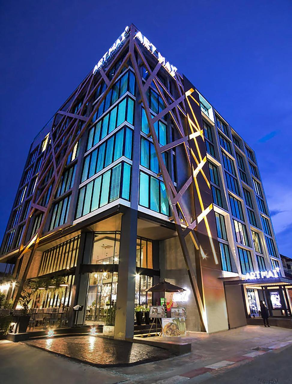 아트 마이 갤러리 님만 호텔 치앙마이  외부 사진 The hotel at night